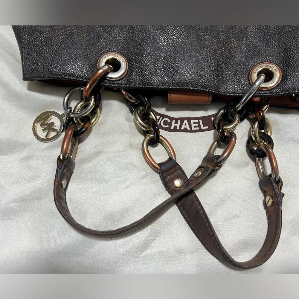 Micheal Kors Signature Tote - Picture 5 of 14